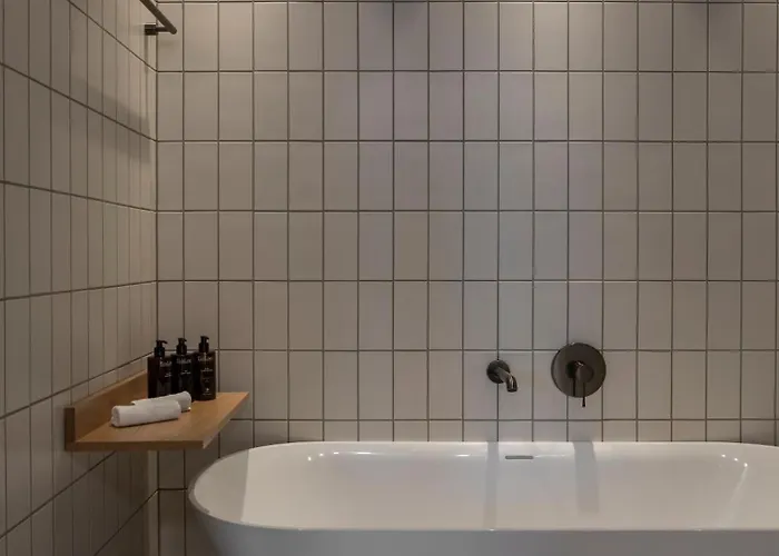 Quality Richard With Hotel